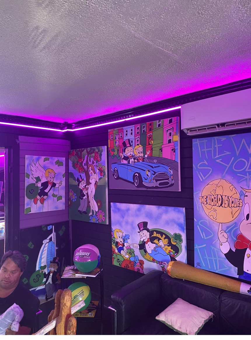Canvas wall and welcome board